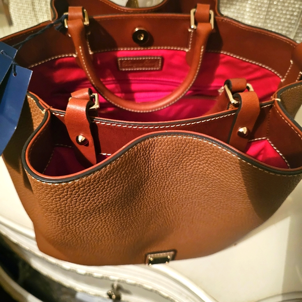 SOLD! 🤎🤎Dooney & Bourke🤎🤎